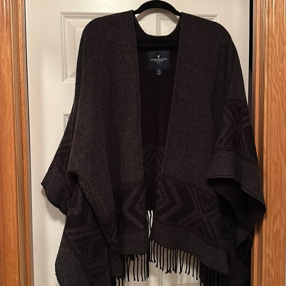 American Eagle O/S sweater/open poncho